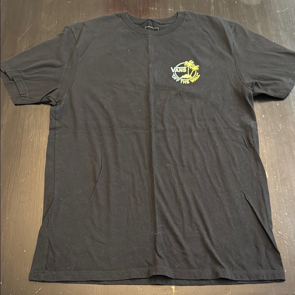 vans off the wall short sleeve classic t shirt. size medium slim fit. like new.